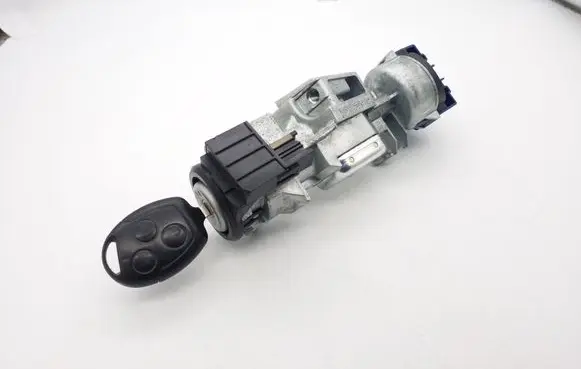 Ford C-MAX I Ignition lock 3M513F880AC