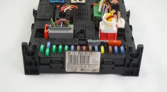 Peugeot Partner Fuse module 981218948002
