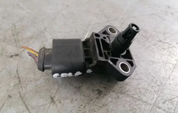 Volkswagen Golf VI Air pressure sensor 0261230267 03G906051D