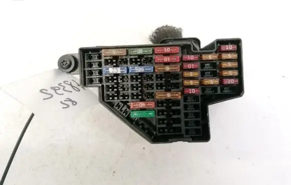 Volkswagen PASSAT B6 Fuse box set
