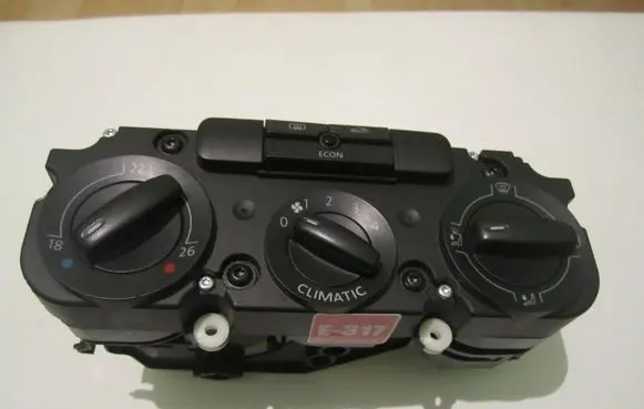 Volkswagen PASSAT B5 Climate control unit 3C2820045A