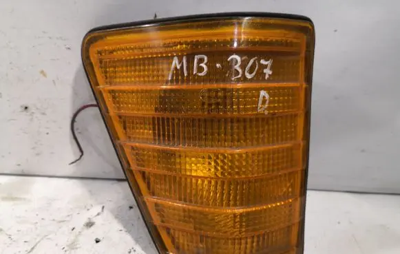 Mercedes-Benz 307 Front indicator light