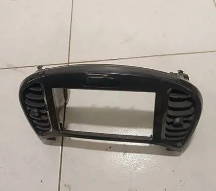 Nissan Juke I F15 Dash center air vent grill 687501KE0A