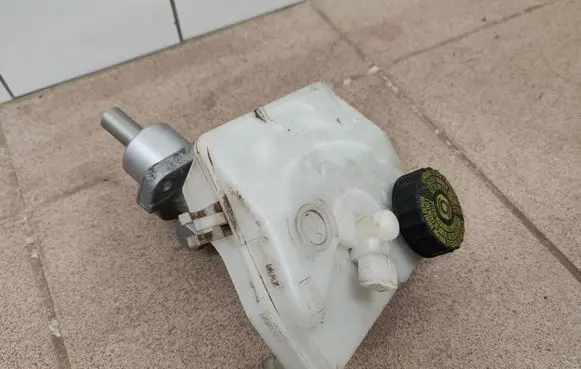 Peugeot 206+ Master brake cylinder 03350886611
