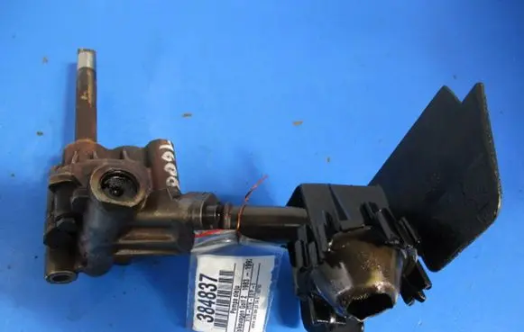 Volkswagen Golf II Oil pump 026115153B