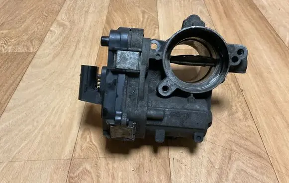Opel Zafira B Throttle valve 48CPD1 C146