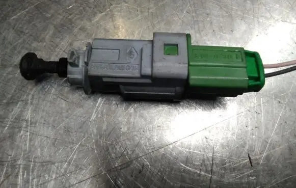 Clutch pedal sensor