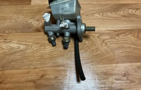 Volvo V70 Master brake cylinder 8646006