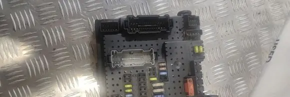 Volvo V70 Fuse module 8688264