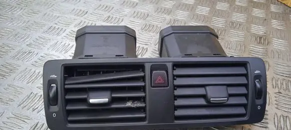 Volvo C70 Dash center air vent grill
