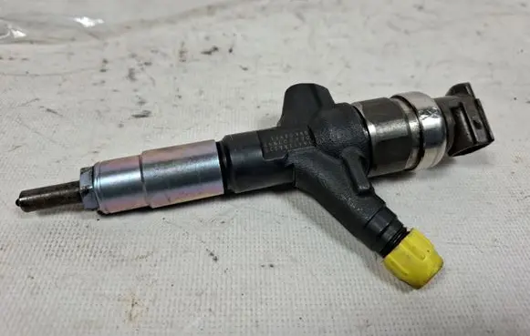 Subaru Forester SH Fuel injector 16613AA020 DENS07890 08K08911