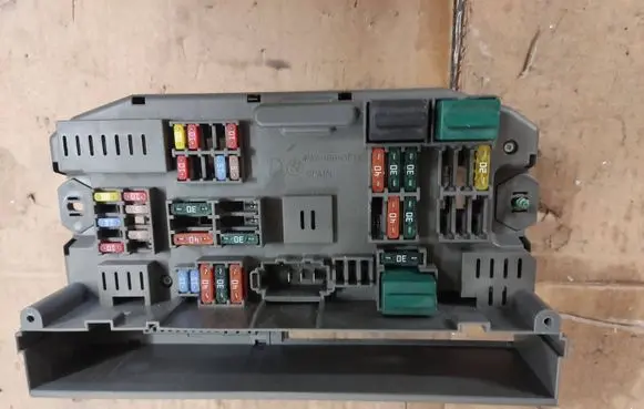 BMW X5 E70 Fuse module B010107500 23184661 BJ2R233620
