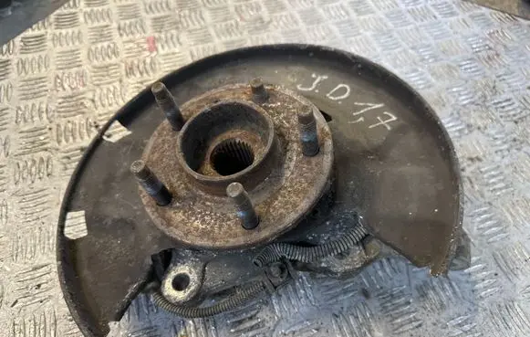 Front wheel hub