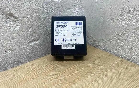 Toyota Corolla Verso E121 Door control unit/module 897410F010 61B168000 10R021776