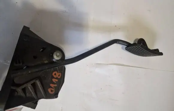 Opel Zafira B Accelerator throttle pedal 6PV00811500 9202343