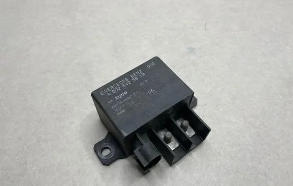 Mercedes-Benz E W211 Charging relay A0025423819