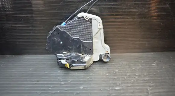 Lexus IS 220D-250-350 Front door lock