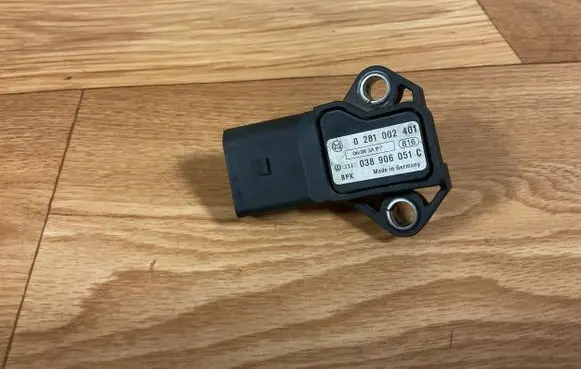 Volkswagen Golf V Air pressure sensor 038906051C 0281002401