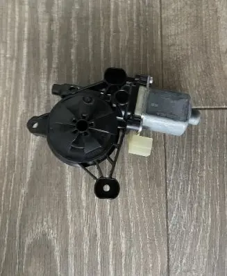 Volkswagen T-Roc Front door window regulator motor E850202098