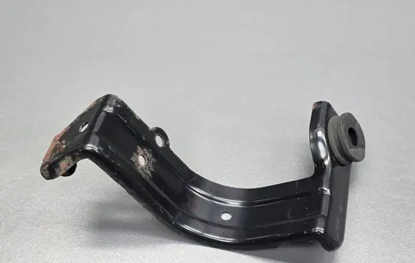 Honda CR-V Radiator mount bracket 