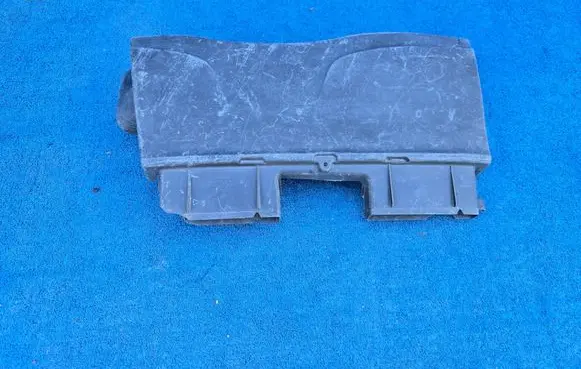 BMW 3 E90 E91 Air intake duct part 7811906 7798772