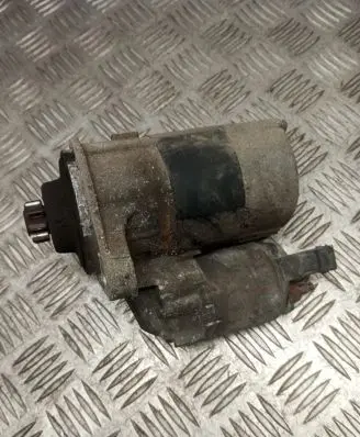Volkswagen Golf IV Starter motor 020911023S