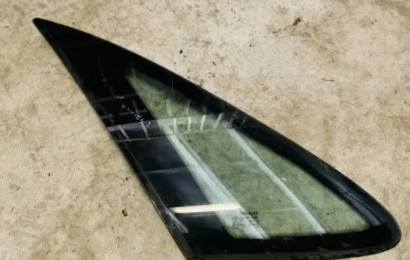 Renault Laguna I Rear side window