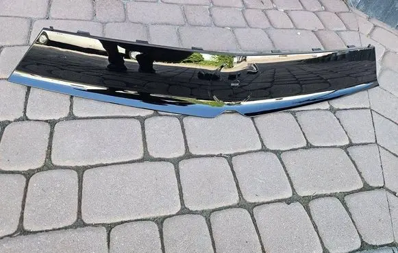 Opel Mokka B Front bumper upper radiator grill 9835272480