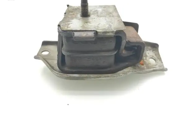 Subaru Forester SF Engine mount bracket