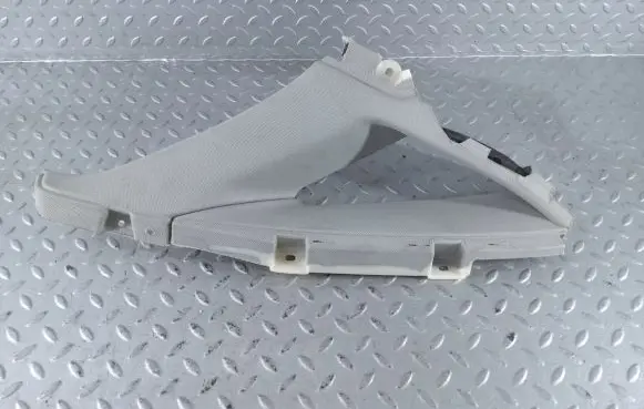(D)pillar trim (top)