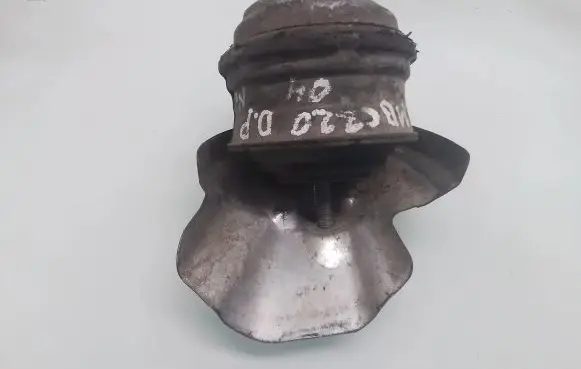 Mercedes-Benz C W203 Engine mount bracket
