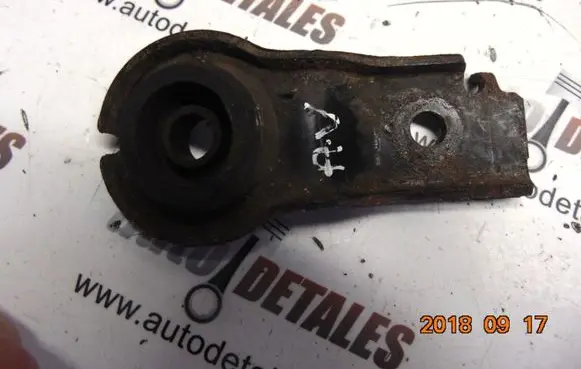 Toyota Avensis T220 Radiator mount bracket