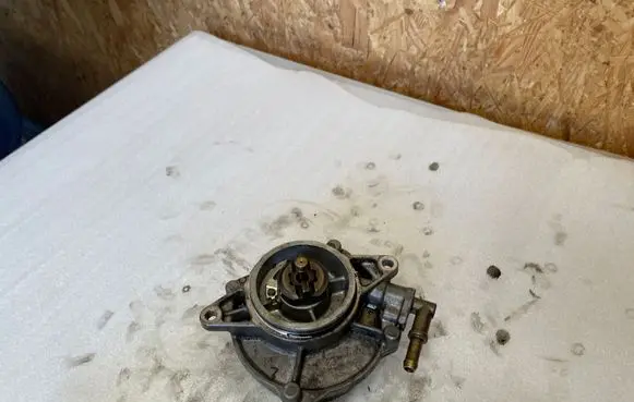 Audi A6 S6 C6 4F Vacuum pump 059145100E