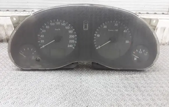 Volkswagen Sharan Speedometer (instrument cluster) 7M0920922