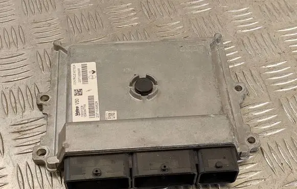Renault Captur Engine control unit/module 237103353R 237103352R 132001208