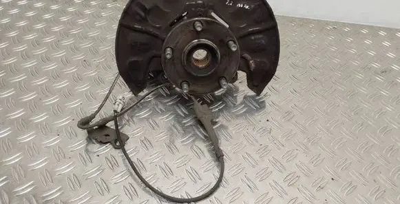 Toyota Corolla Verso AR10 Front wheel hub