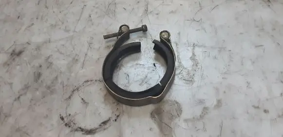 Volkswagen Touran I Muffler pipe connector clamp 1K0253725