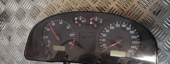 Volkswagen PASSAT B5 Speedometer (instrument cluster) 008vwz5z0w2192076x