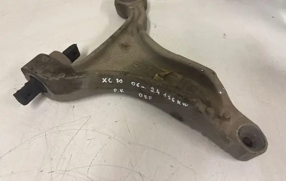 Volvo XC70 Front lower control arm/wishbone 08646375