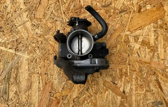 Audi A4 S4 B5 8D Throttle valve 058133063