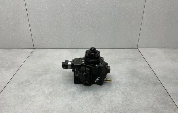 Nissan X-Trail T32 Fuel injection high pressure pump 167002972R 0445010250 H8201045496
