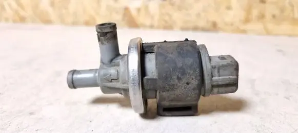 Audi A6 S6 C4 4A Vacuum valve 72179823