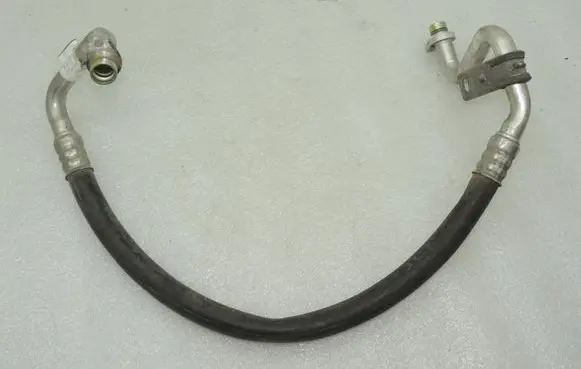 Opel Vivaro Air conditioning (A/C) pipe/hose 93457399 924543135R