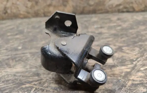 Citroen Berlingo Sliding door lower roller guide/hinge 