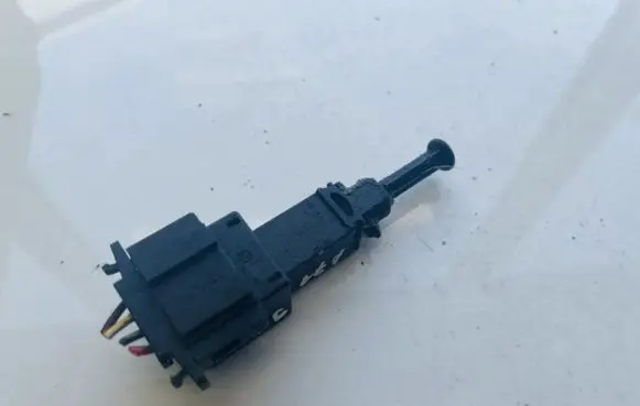 Volkswagen Golf IV Brake pedal sensor switch 1j0945511a