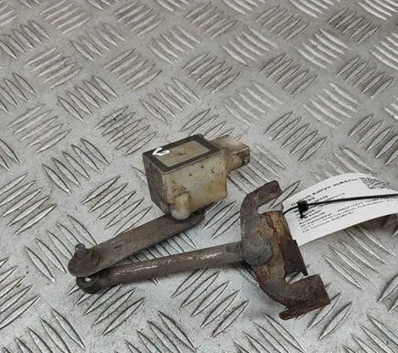 Maserati Ghibli Rear air suspension level height sensor 89089884