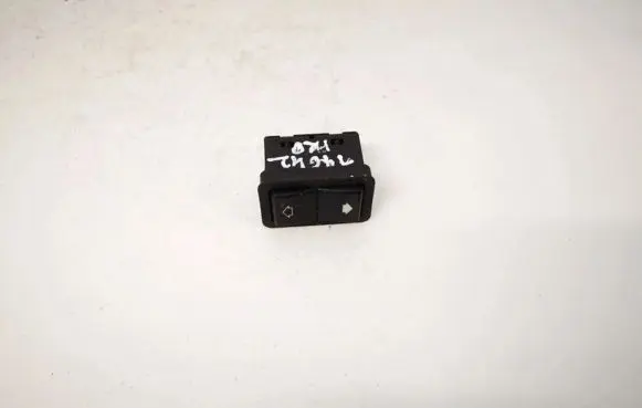 BMW 5 E39 Electric window control switch 8368974