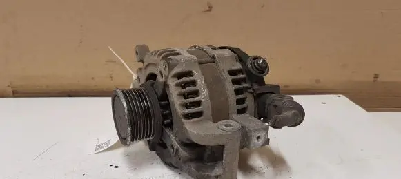 Toyota Avensis T270 Generator/alternator 270600G021 1042104591 31060
