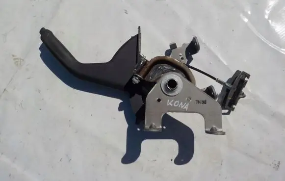 Handbrake/parking brake lever assembly