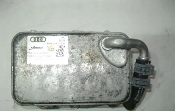 Audi Q7 4M Engine oil radiator 059117015N